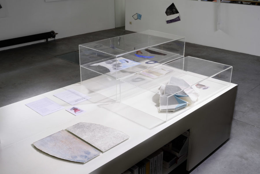 dessins, objets imprimés et matricesBruits sur la rétine, l'expérience de l'empreinte, exposition solo de Sarah Behets à La Maison CFC éditions-librairie, Bruxelles, 2018