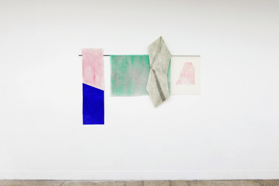 Oeuvre réalisée par Sarah Behets, photo de Détail, montage de 4 pièces, aquarelle, impressions taille douce sur papier Hahnemühle et papier japon, aquarelles sur papier japon, caséine sur papier Hahnemühle, 140 x 210 cm, 2024-25 © photo : ZVDH